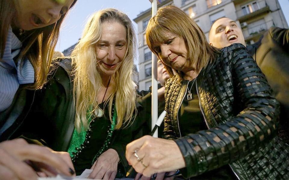 Patricia Bullrich se afilió a La Libertad Avanza y el PRO salió al cruce