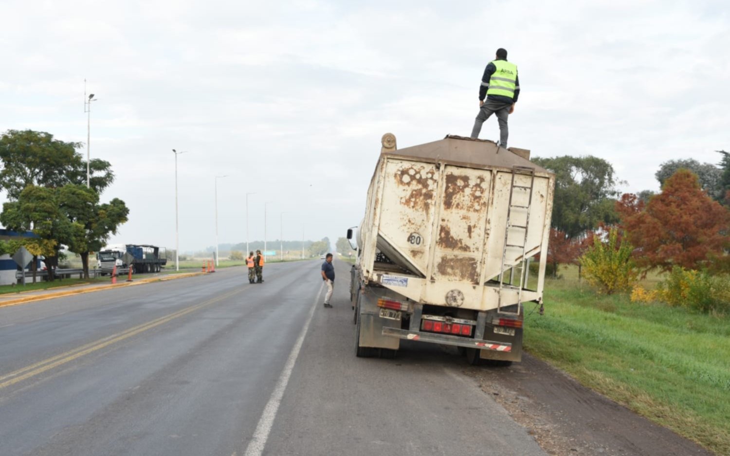 Fiscalizan camiones en las rutas bonaerenses en plena temporada de cosecha