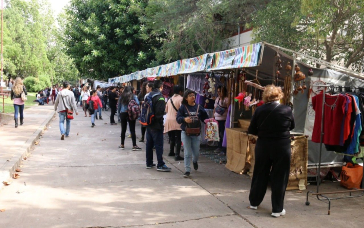 La UNQ celebra una nueva feria de economía popular con créditos y agenda cultural