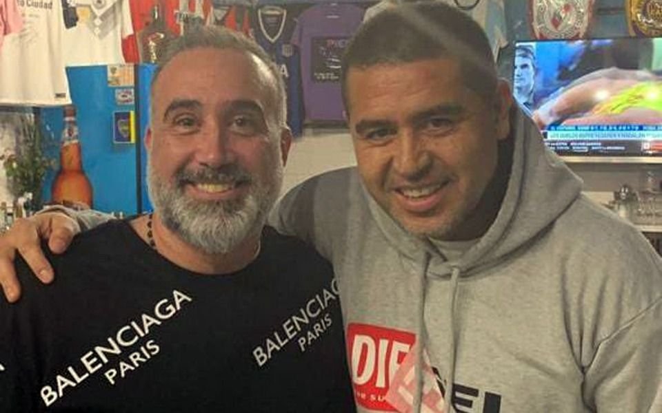 Riquelme le respondió a Gabriel Anello, luego de que lo tildara de marrón: "Me tocó este color de piel"