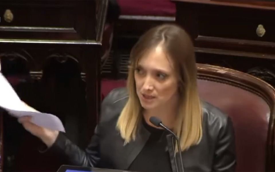 VIDEO. Senadora propuso proyecto "Nariz Limpia" y le gritaron "botona"