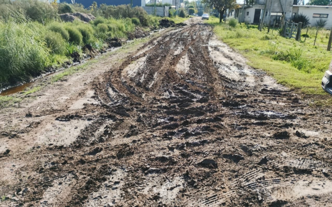 Vecinos molestos en Sicardi por el mal estado de las calles: "Es un desastre"
