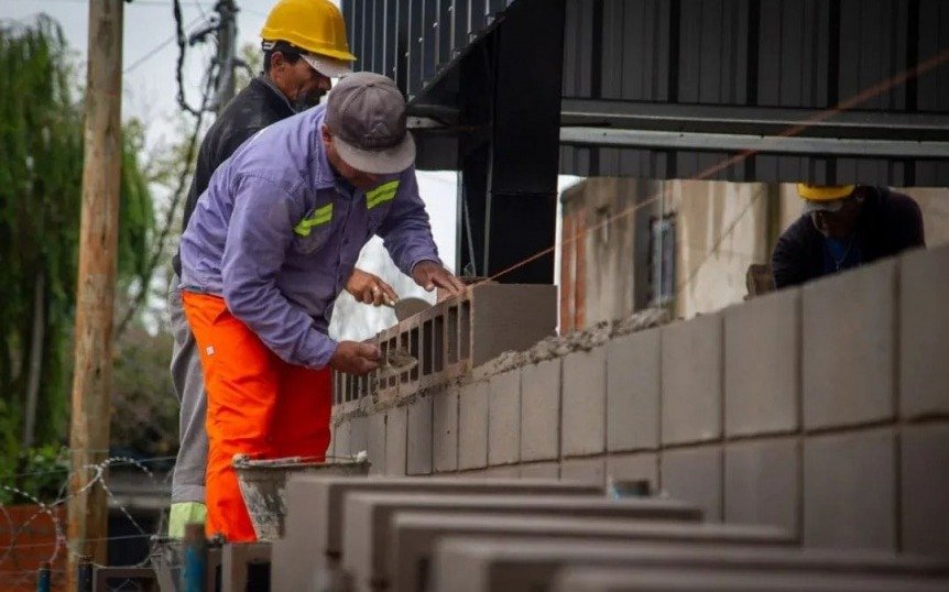 Sigue avanzando la construcción del polideportivo del Barrio Kolynos en Quilmes Oeste