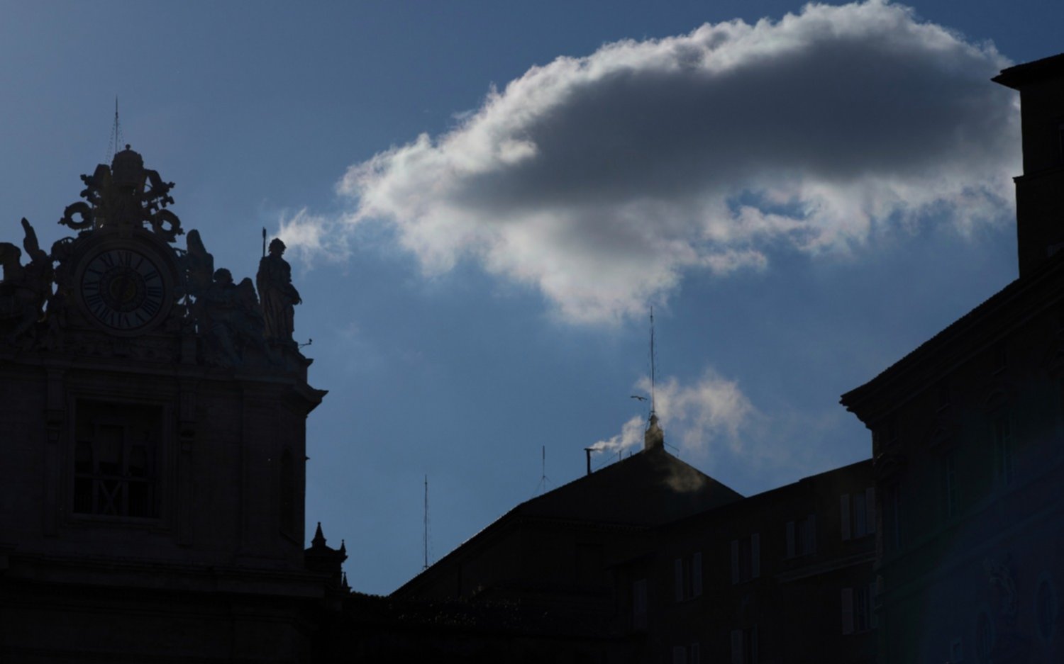 Ahora así "habemus Papam": los compuestos químicos que usó el Vaticano para las fumatas