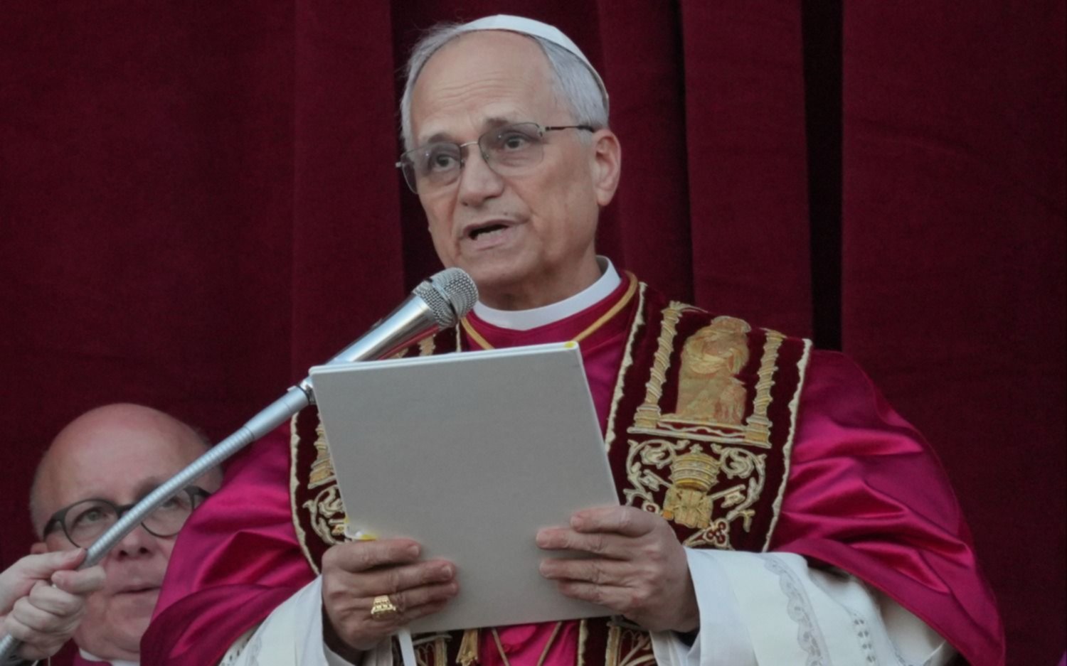Agradecimiento a Francisco: el primer mensaje de León XIV