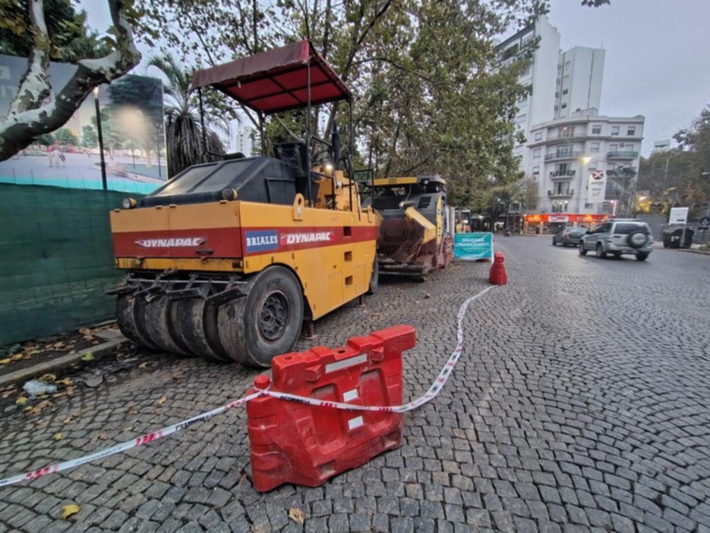 Arranca la pavimentación de los perímetros de las plazas Italia y Rocha