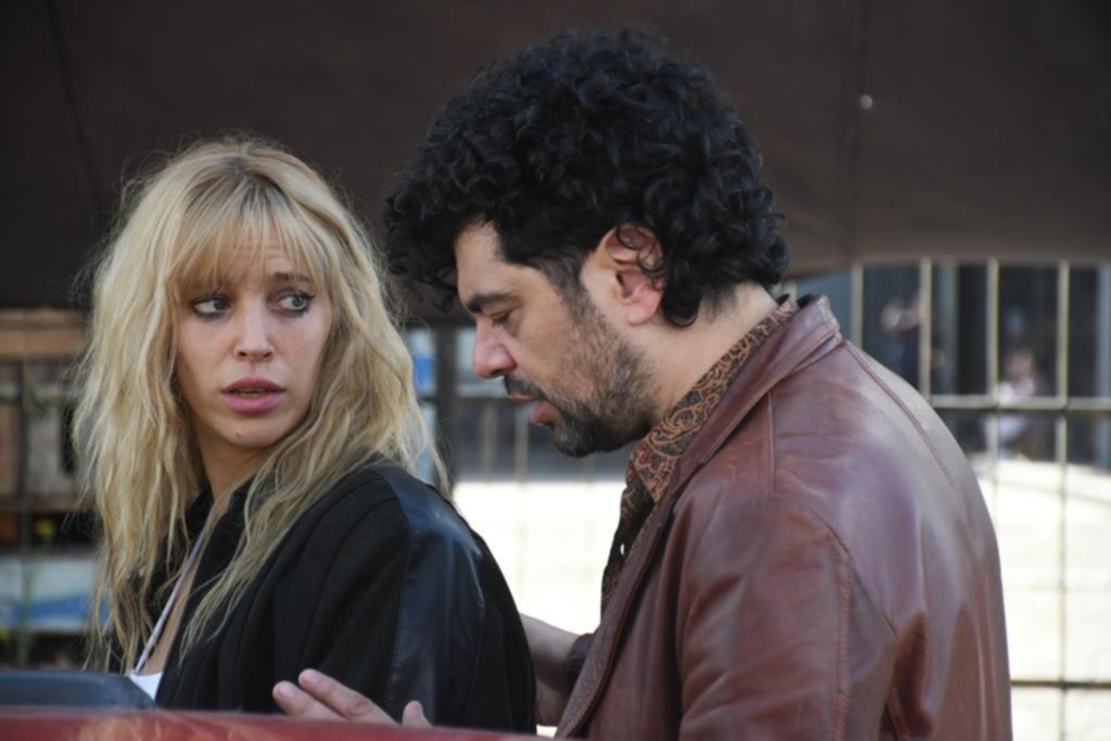 Primera foto: así es Luisana como Pepita, la pistolera