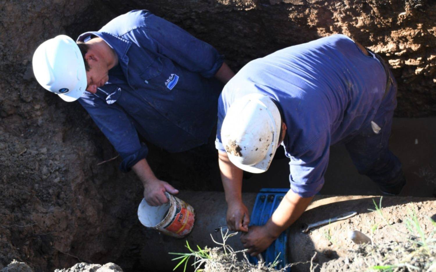 Amplia zona de La Plata sin agua este viernes: a qué barrios afectan las obras de Absa