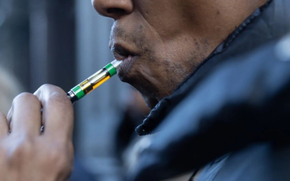  En Nueva York suspenden la venta de los populares vapes de cannabis: un negocio millonario que es furor