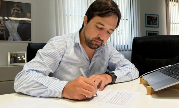 Salud bonaerense firmó convenios con la UBA y la UNLP para fortalecer la investigación