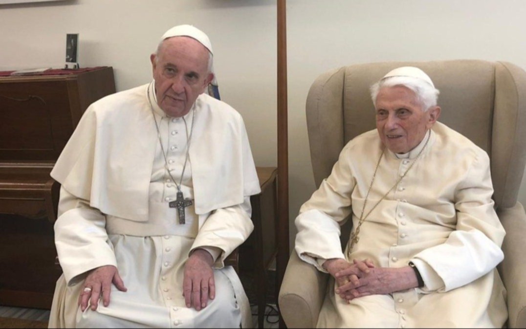 Benedicto XVI y sus amigos en Argentina: nunca visitó el país pero estaba al tanto de todo