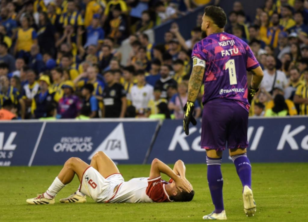 Carrillo no terminó el encuentro y preocupa