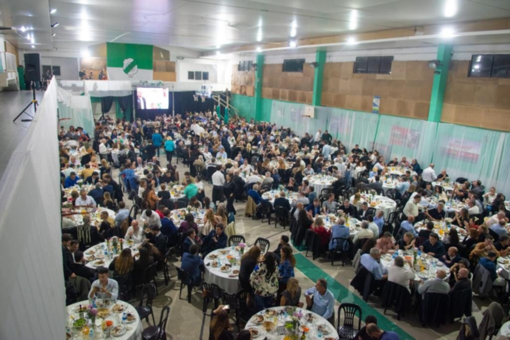 Más de 800 dirigentes en la cena de la Federación de Instituciones
