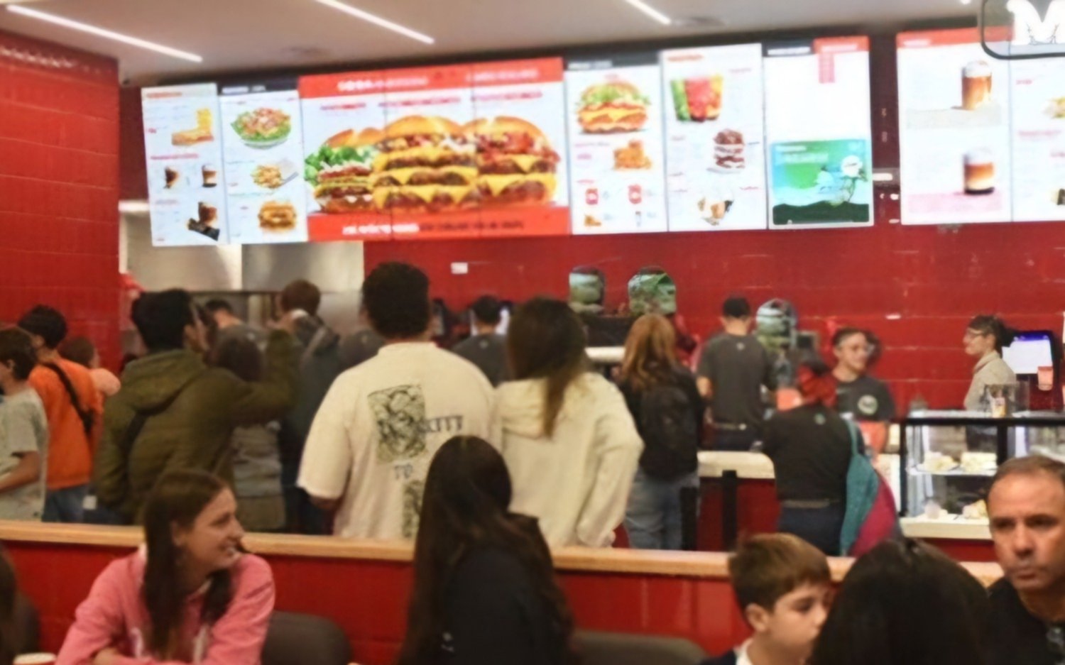 Junín sumó 100 empleos gastronómicos en 2025 mientras la construcción se desploma
