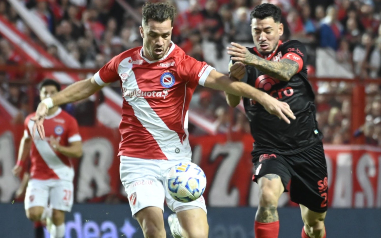 Argentinos Juniors venció 3 a 1 a Instituto y enfrentará a San Lorenzo en los cuartos de final