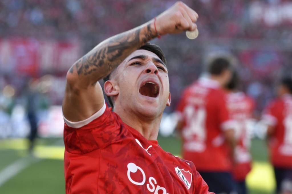 Con un golazo de Montiel pasó el Rojo