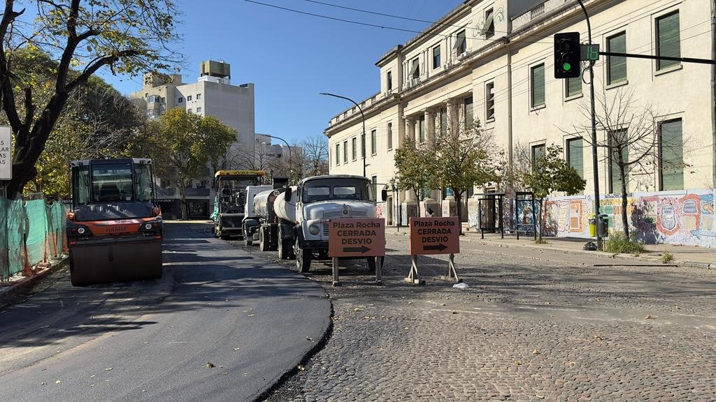 Mapa de cortes y desvíos por el asfaltado de adoquines en las plazas del Centro: qué calles evitar