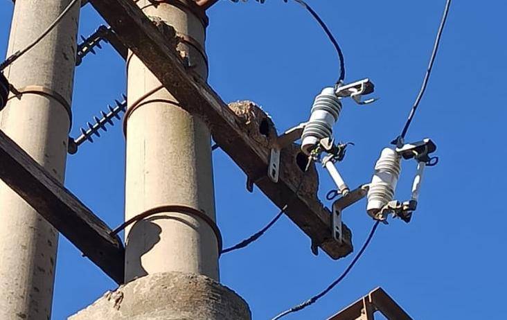Frentistas de Villa Elvira notificaron falta de luz por explosión de transformador