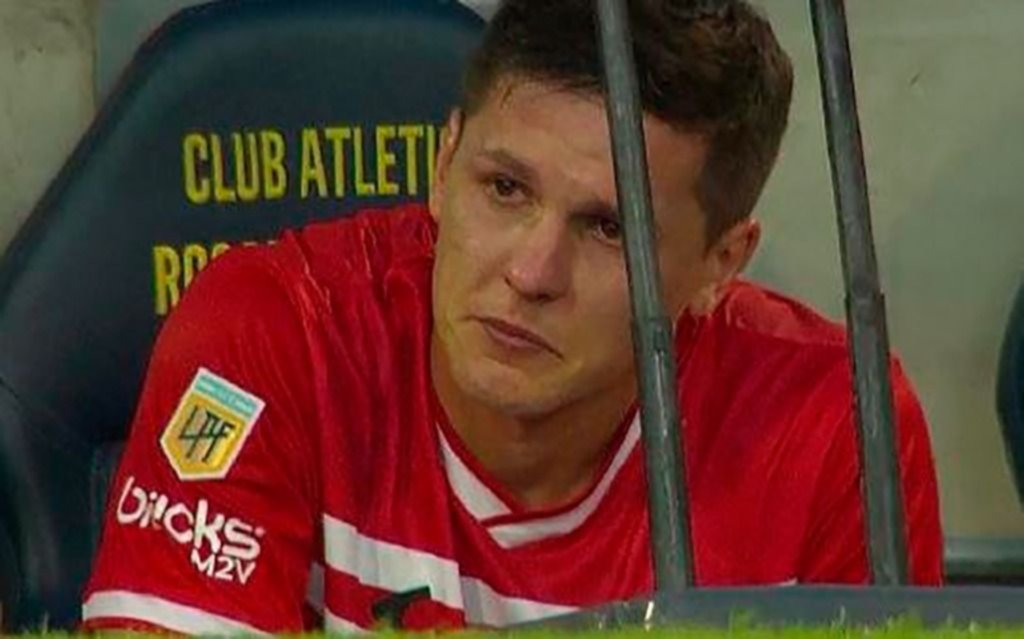 A Carrillo se le terminó el semestre: desgarro grado 3