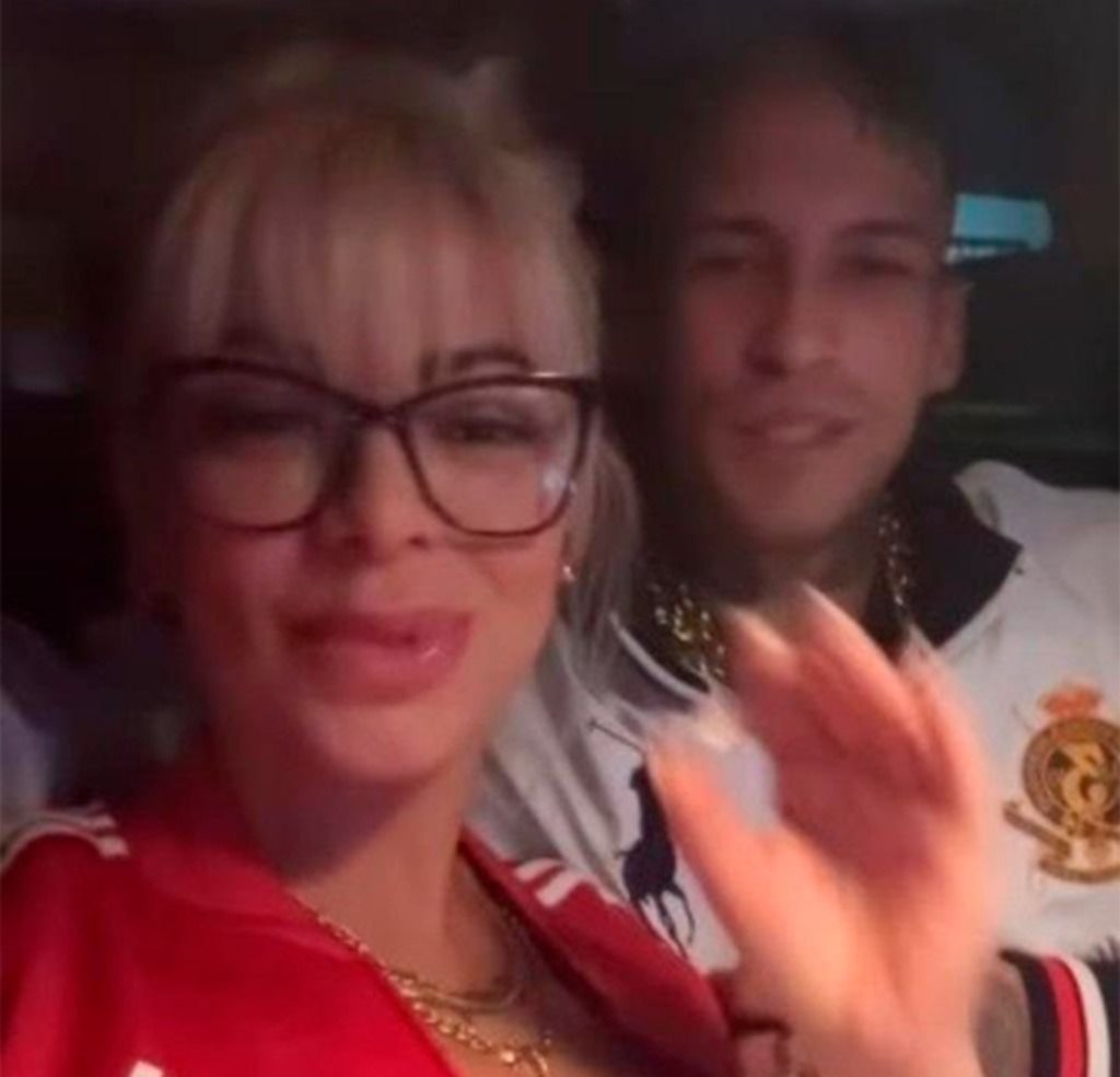 Rápida recuperación: L-Gante, a los besos con otra