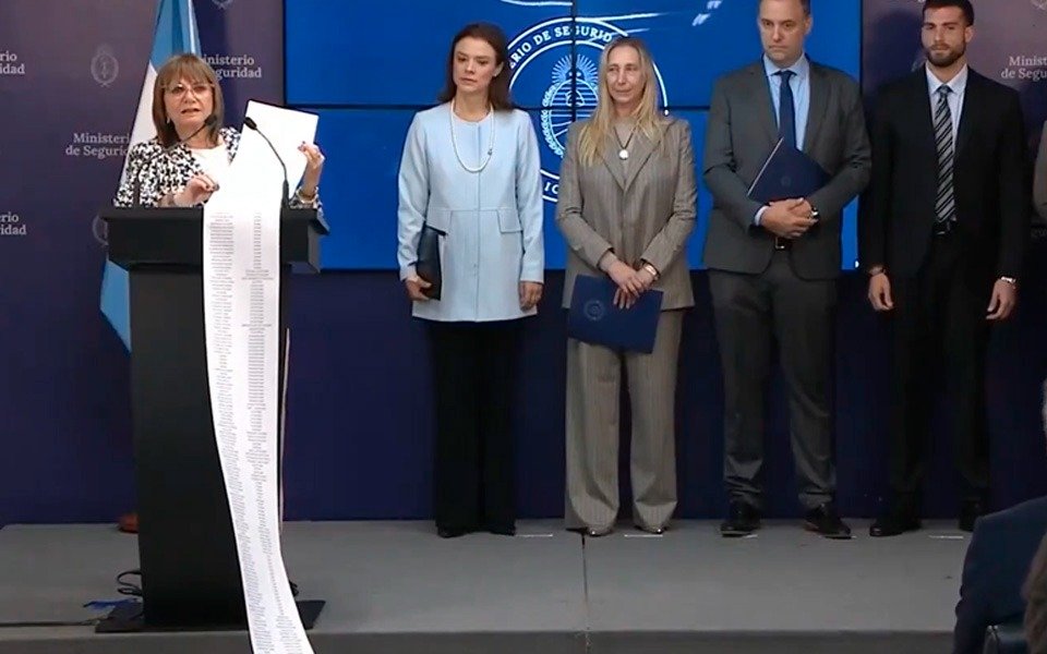El Gobierno anunció que más de 15 mil barras no podrán ir al Mundial de Clubes: la kilométrica lista de Patricia Bullrich