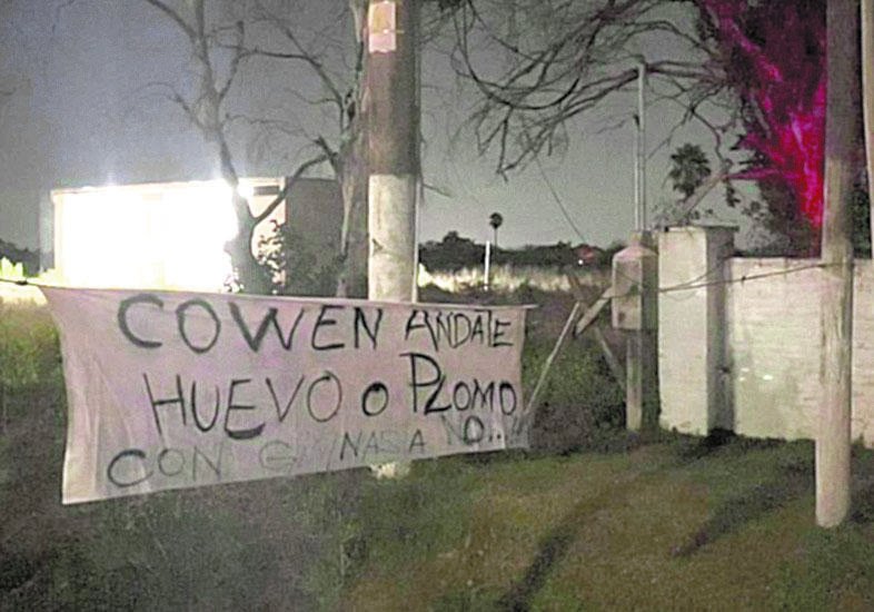 “Huevo o plomo”, la amenaza a Cowen