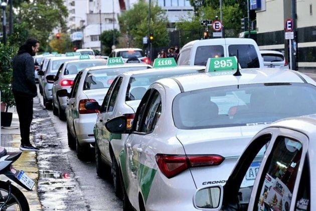 Crecen los problemas en La Plata entre taxistas y choferes de aplicaciones de viajes