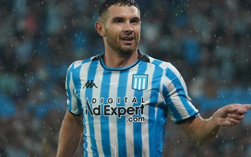 Racing y Vélez buscan definir el futuro copero