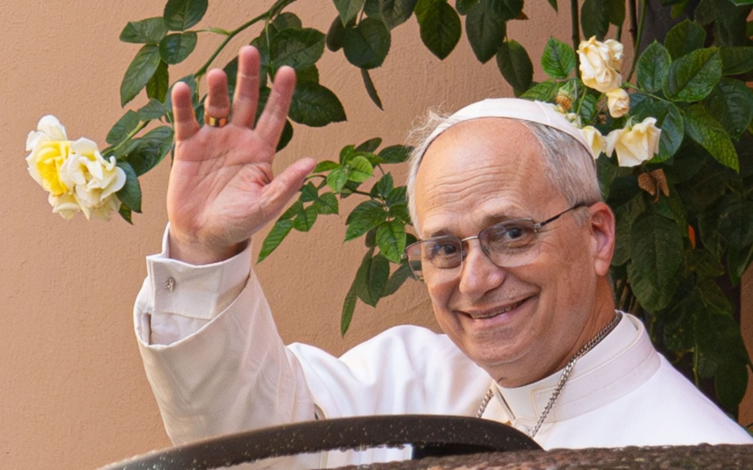 El papa León XIV ofreció mediar en los conflictos "para que prevalezca la paz" en el mundo