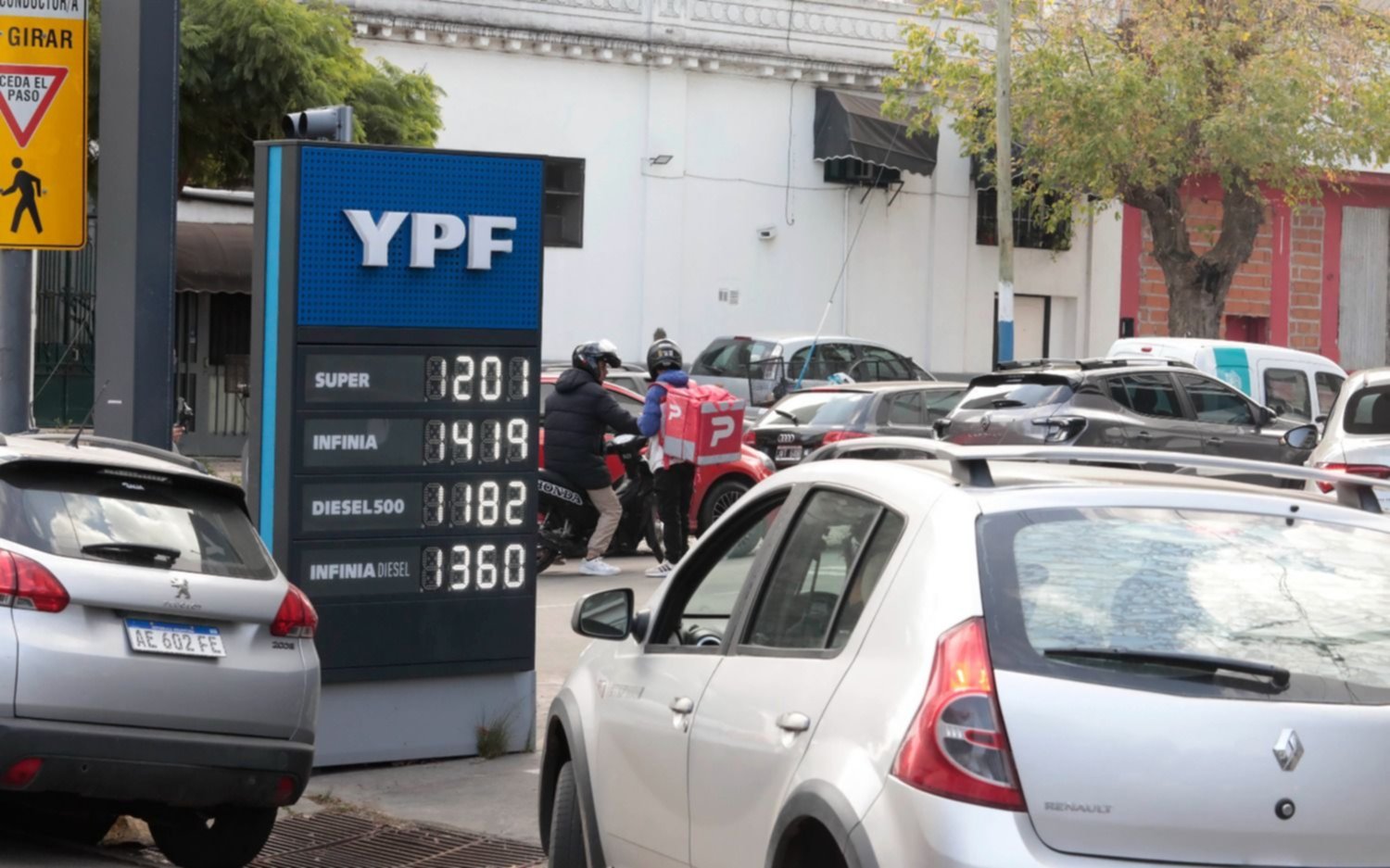 YPF aumentó el precio de la nafta: los nuevos valores en La Plata