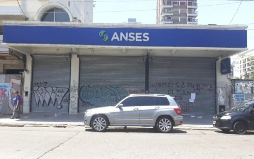 Incertidumbre y malestar en Quilmes por el cierre repentino de la oficina de ANSES en Avenida Yrigoyen