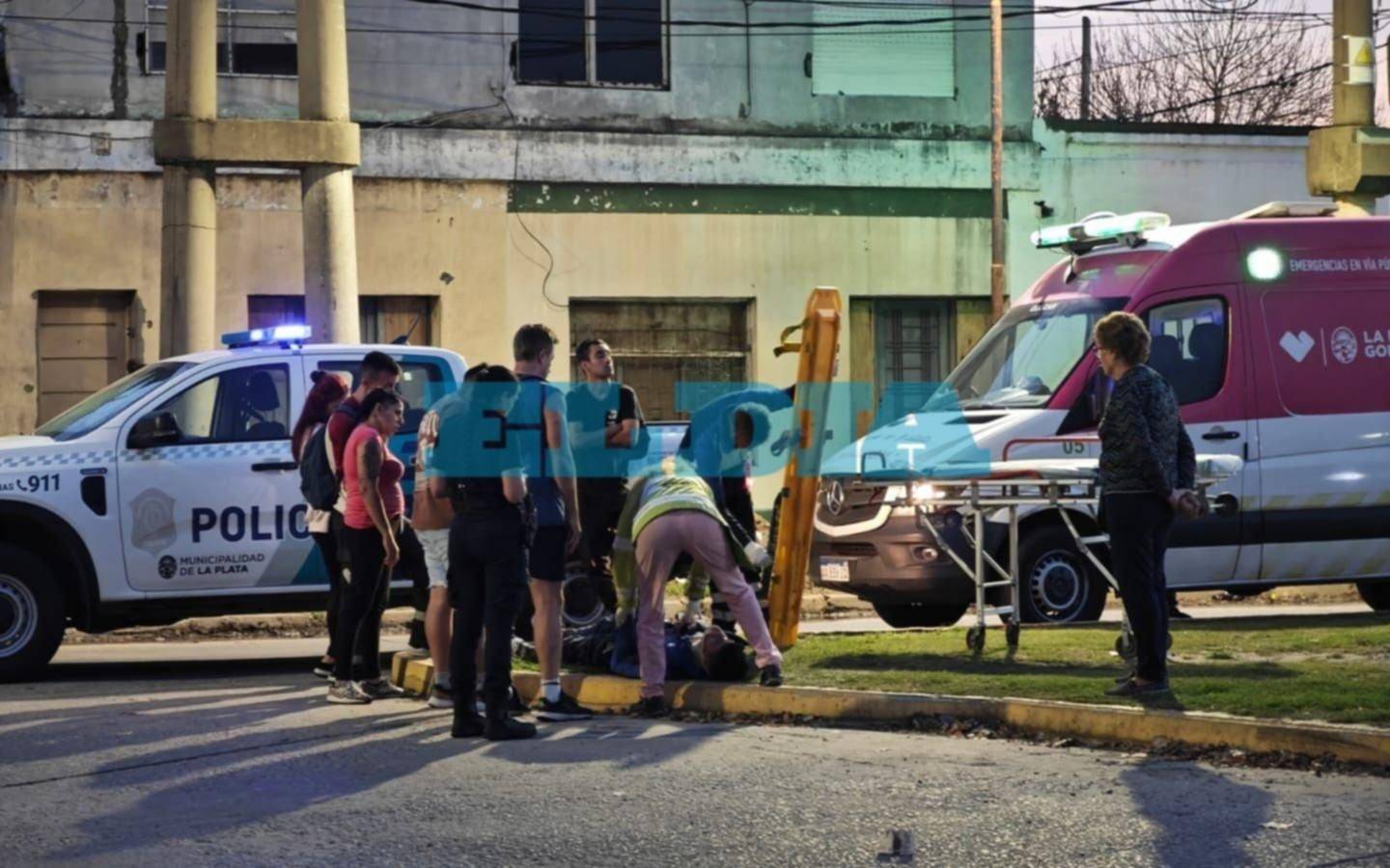 Accidente en la rotonda de La Cumbe: un motociclista herido