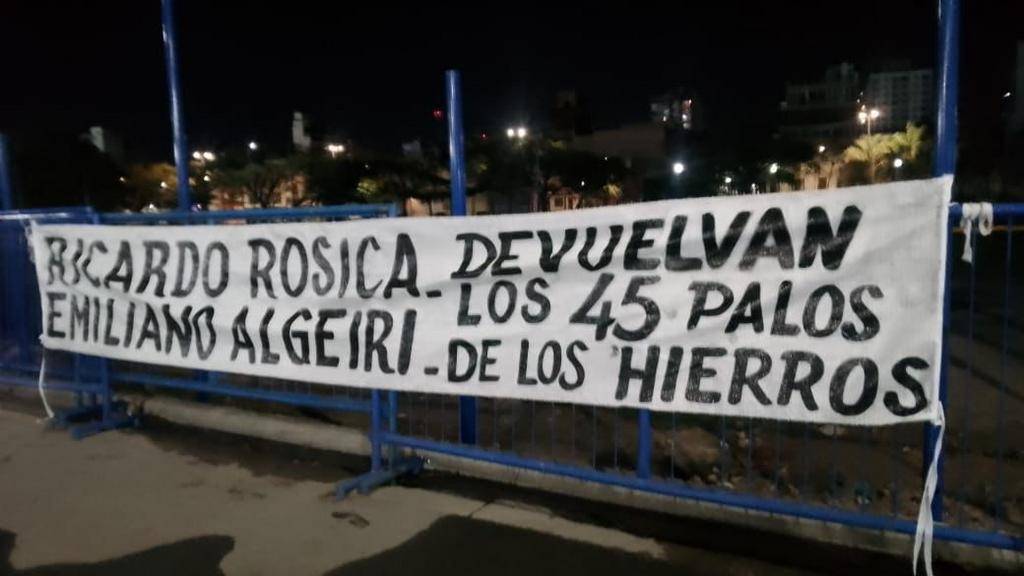 Pasacalles, insultos y denuncias en medio de un clima caliente