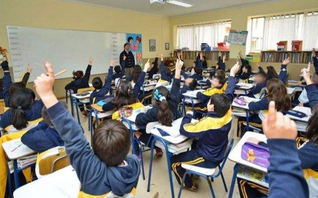 Los celulares, un desafío en las aulas de La Plata