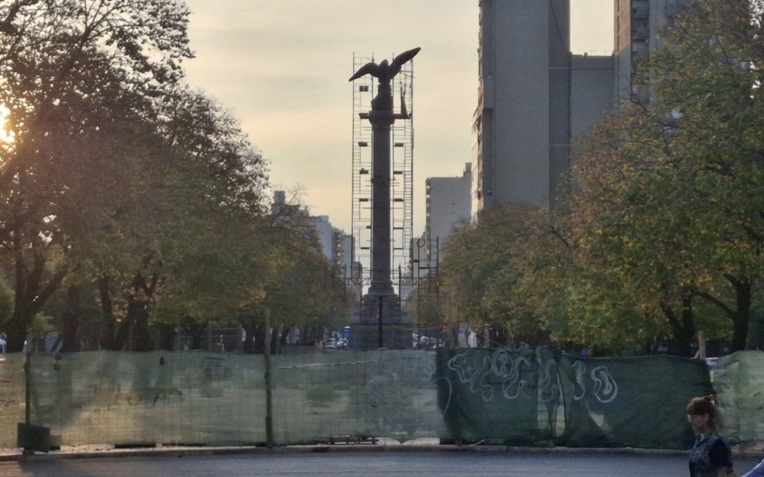 Después de medio siglo, el águila de Plaza Italia volvió a coronar la avenida 7
