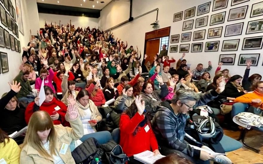 Cuánto cobrarían los docentes con el aumento que propuso la Provincia: la nueva escala salarial