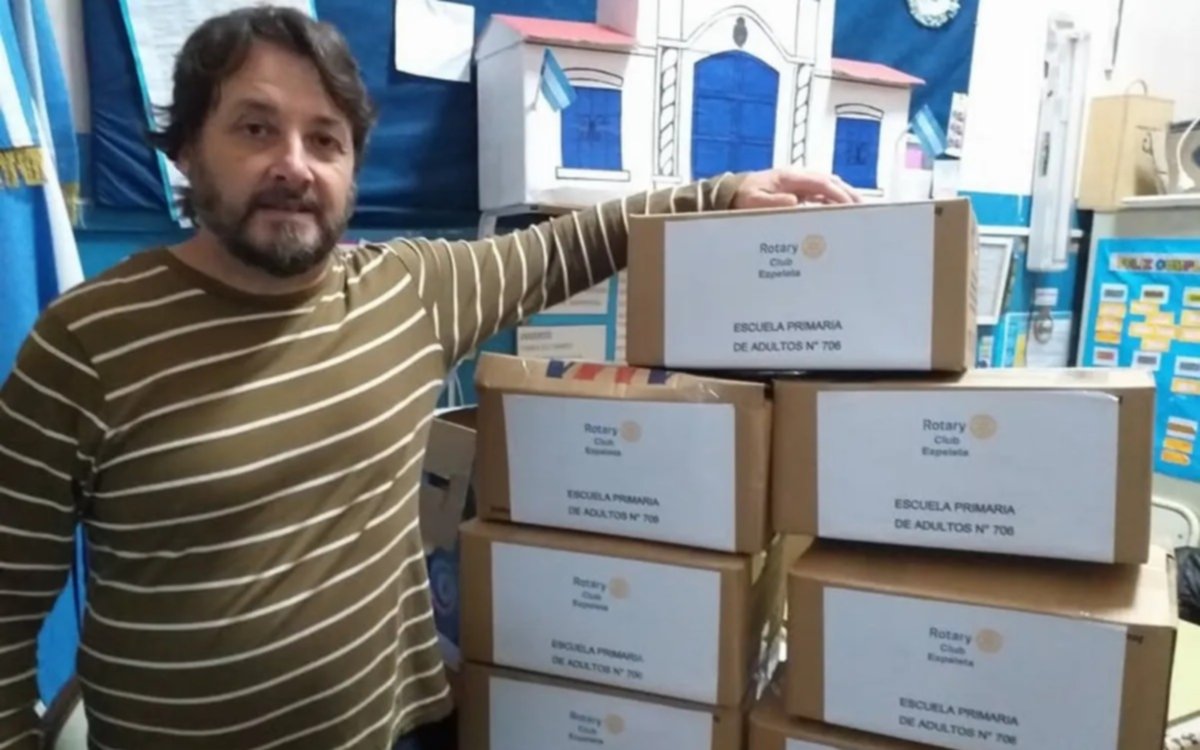 Rotary de Ezpeleta realiza importante donación de ropa y calzado a escuela de adultos