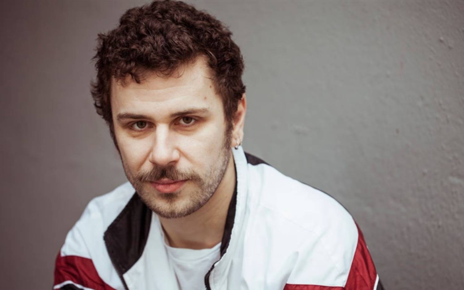 El actor Théo Navarro-Mussy fue vetado del Festival de Cannes tras ser denunciado por violación