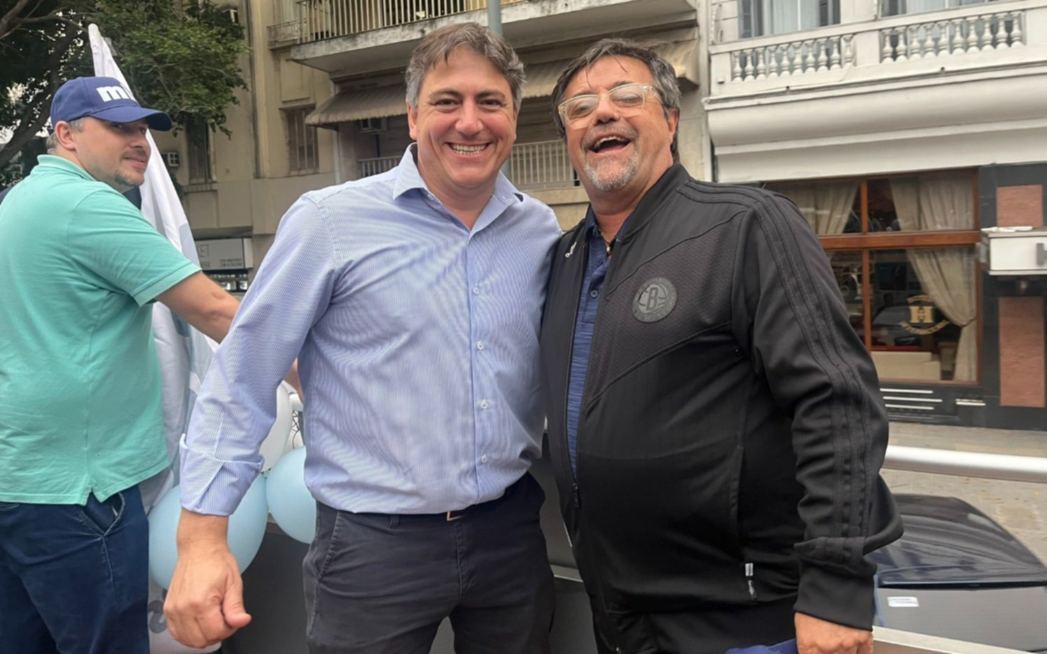 Caruso Lombardi cerró su campaña con una caravana y protagonizó un divertido cruce con Leandro Santoro