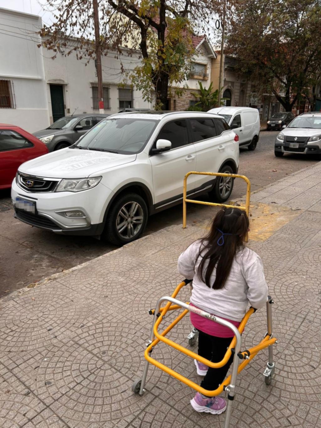 Bloquean rampa en la Clínica del Niño