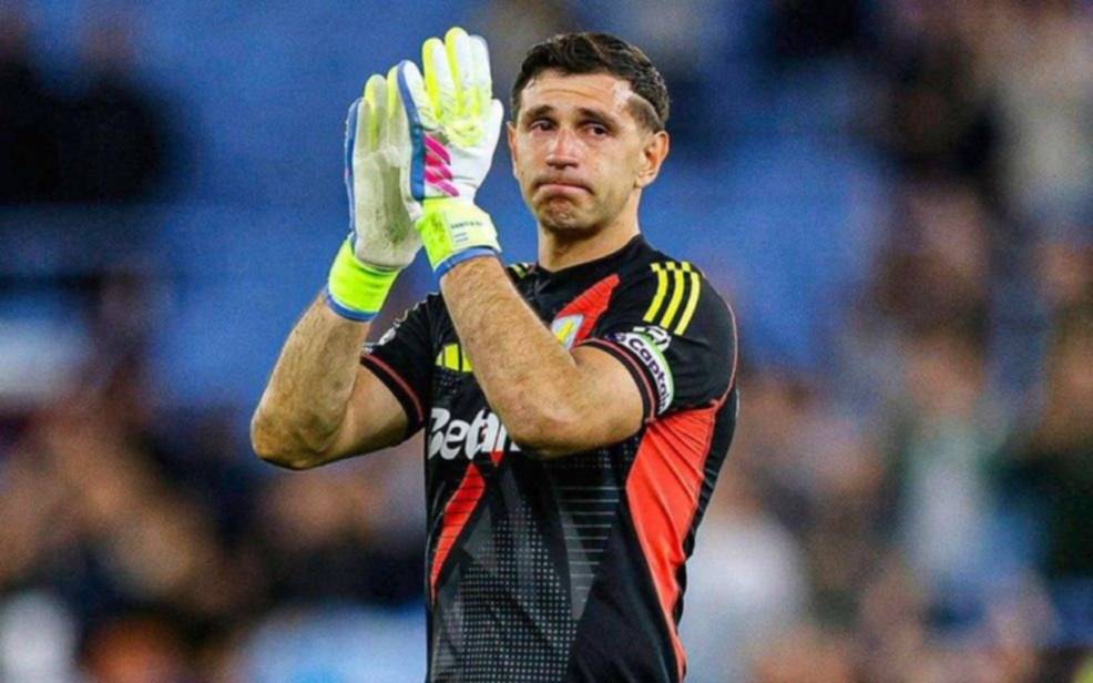 ¿Arma las valijas?: Dibu Martínez se retiró con lágrimas tras el triunfo del Aston Villa