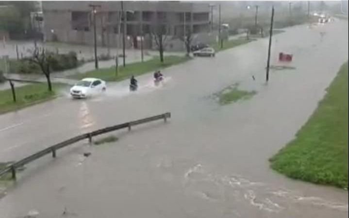 Evacuados y rutas cortadas: la Provincia activó un operativo emergencia por el temporal de lluvia que afecta a varios municipios