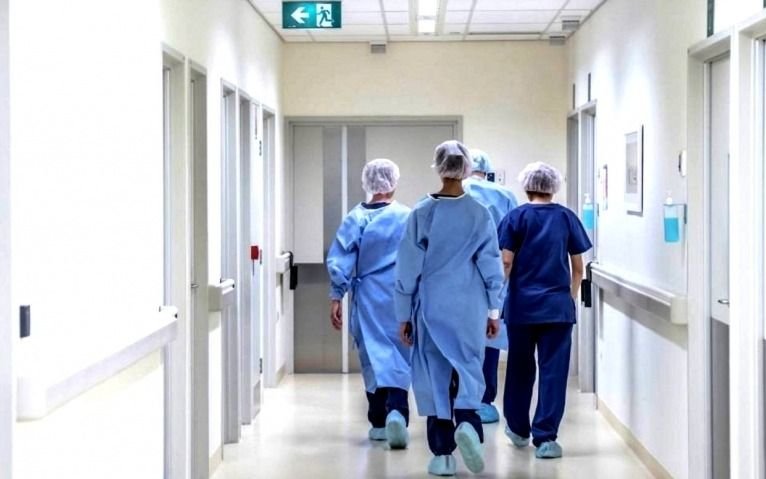 Así quedaron los sueldos de médicos y residentes de la Provincia  tras el acuerdo del 10%