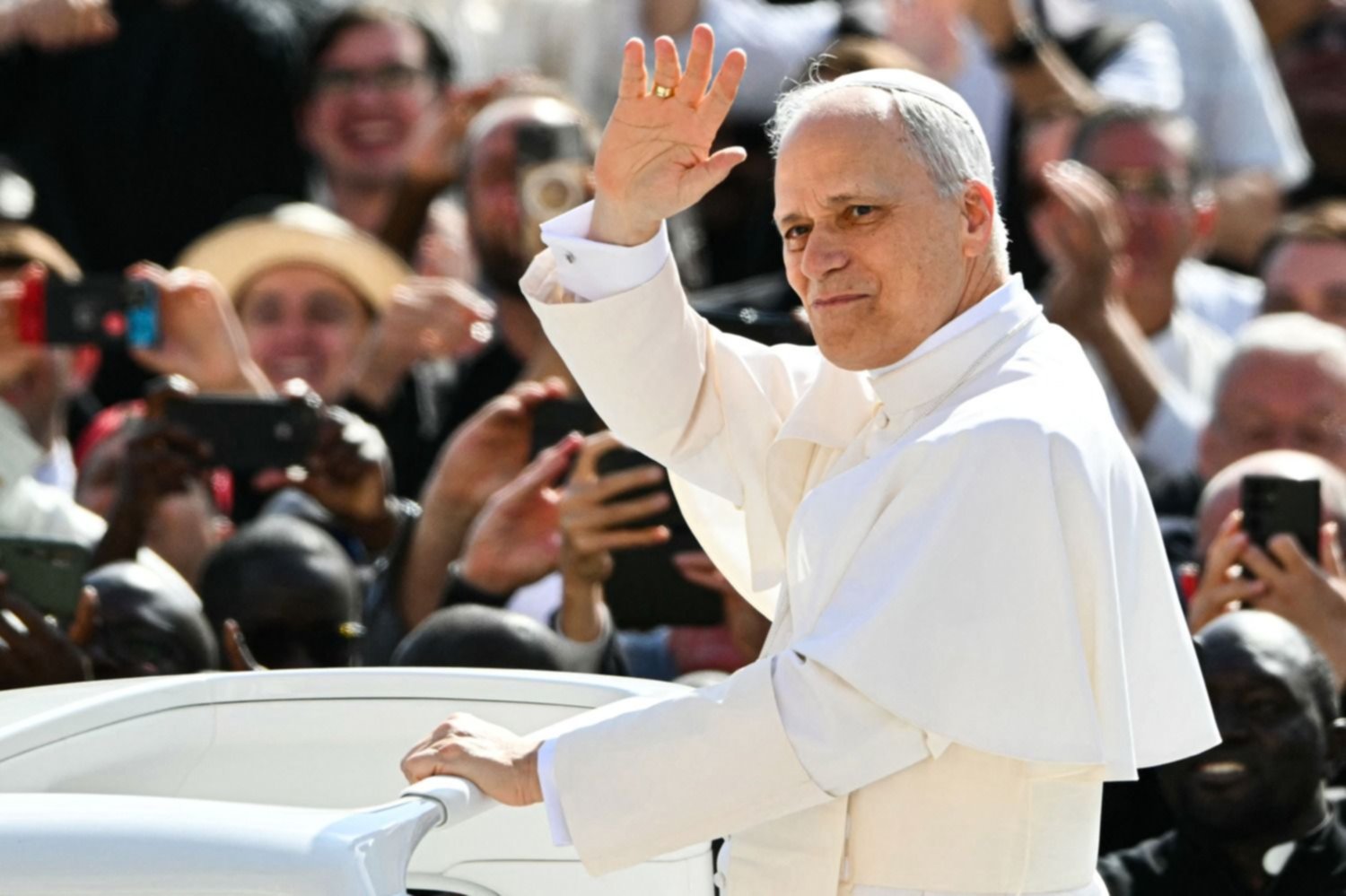 El Papa León XIV dio su primer homilía y recordó a Francisco: "Nos sentimos como ovejas sin pastor”