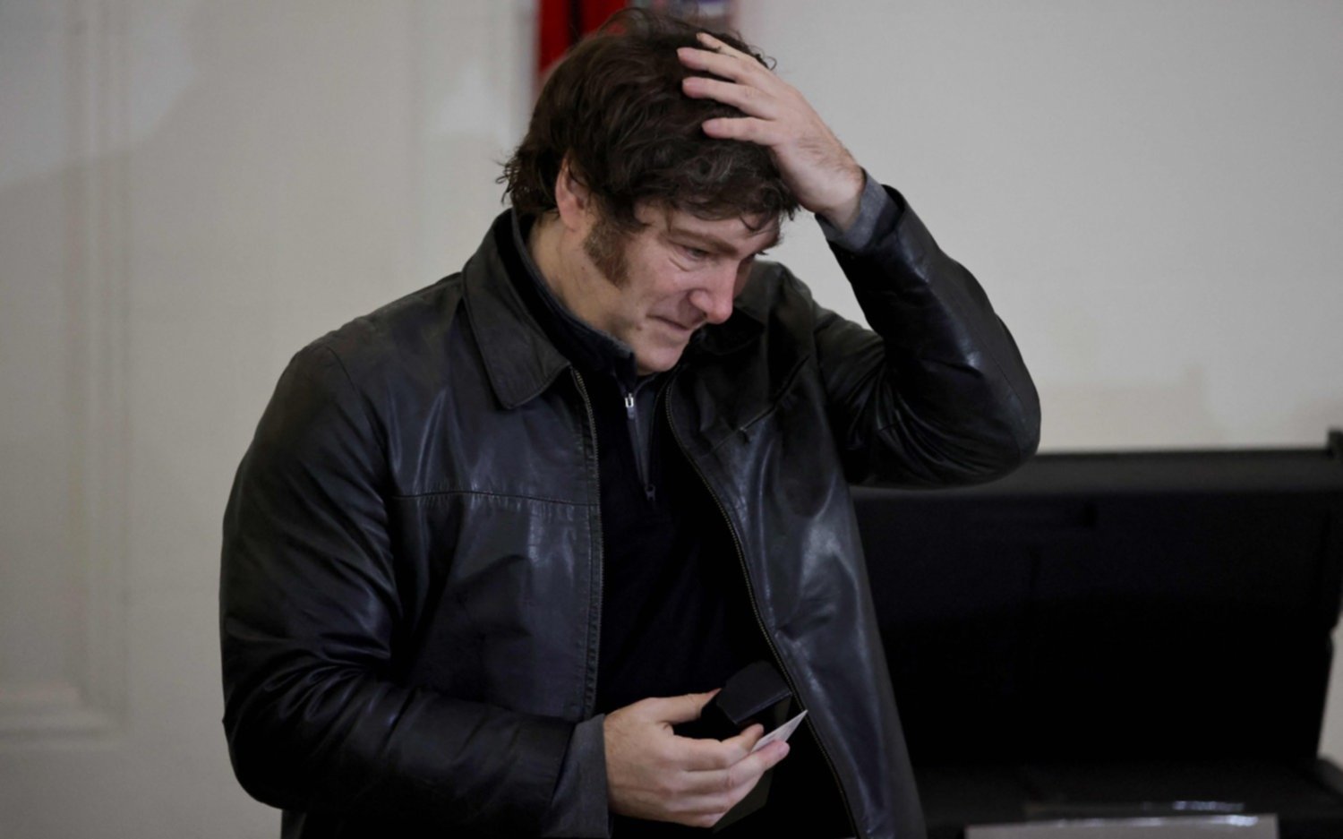Votó Milei, le negaron el saludo y echó leña al fuego: “Macri está hecho un llorón, muy de cristal”