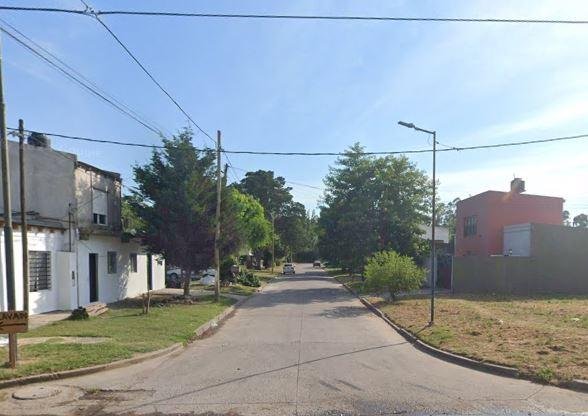 “Abrí o te pego un tiro”: una familia de La Plata quedó a merced de 3 violentos ladrones