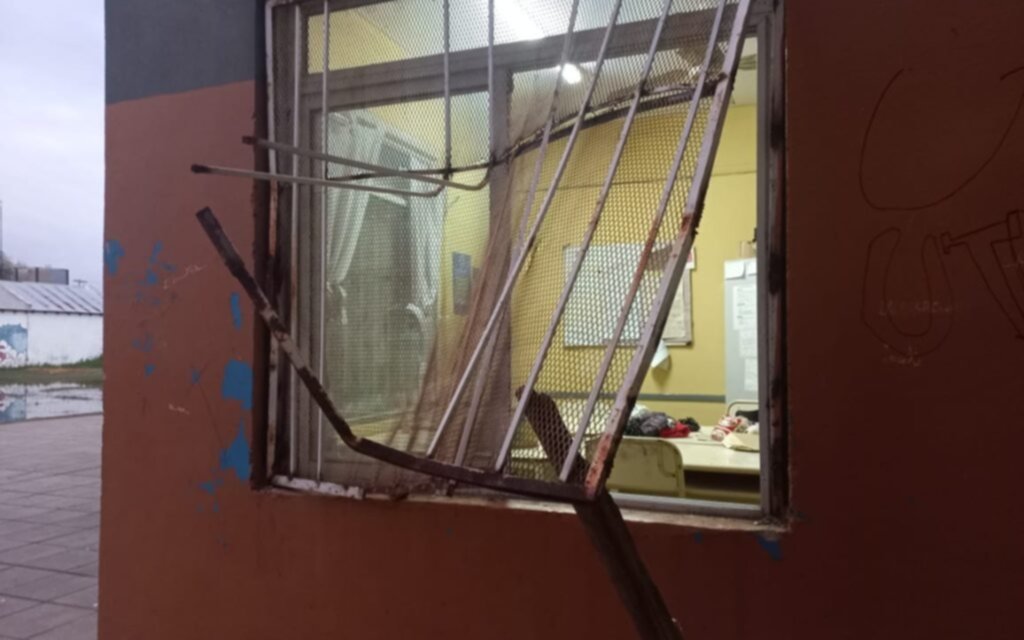 Inundación y saqueo devastan la Escuela Secundaria N°9 de Quilmes