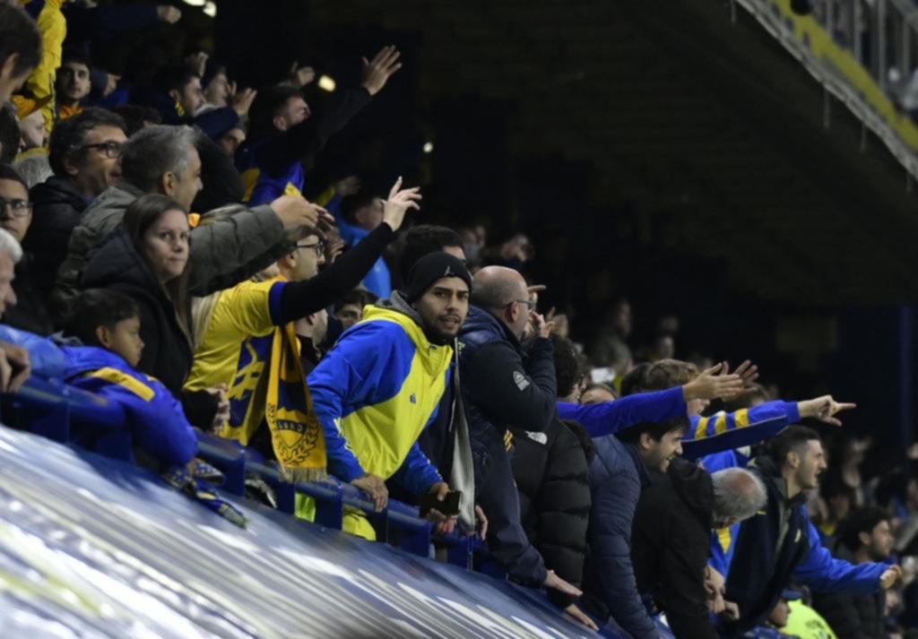 La hinchada pidió que se “vayan todos”