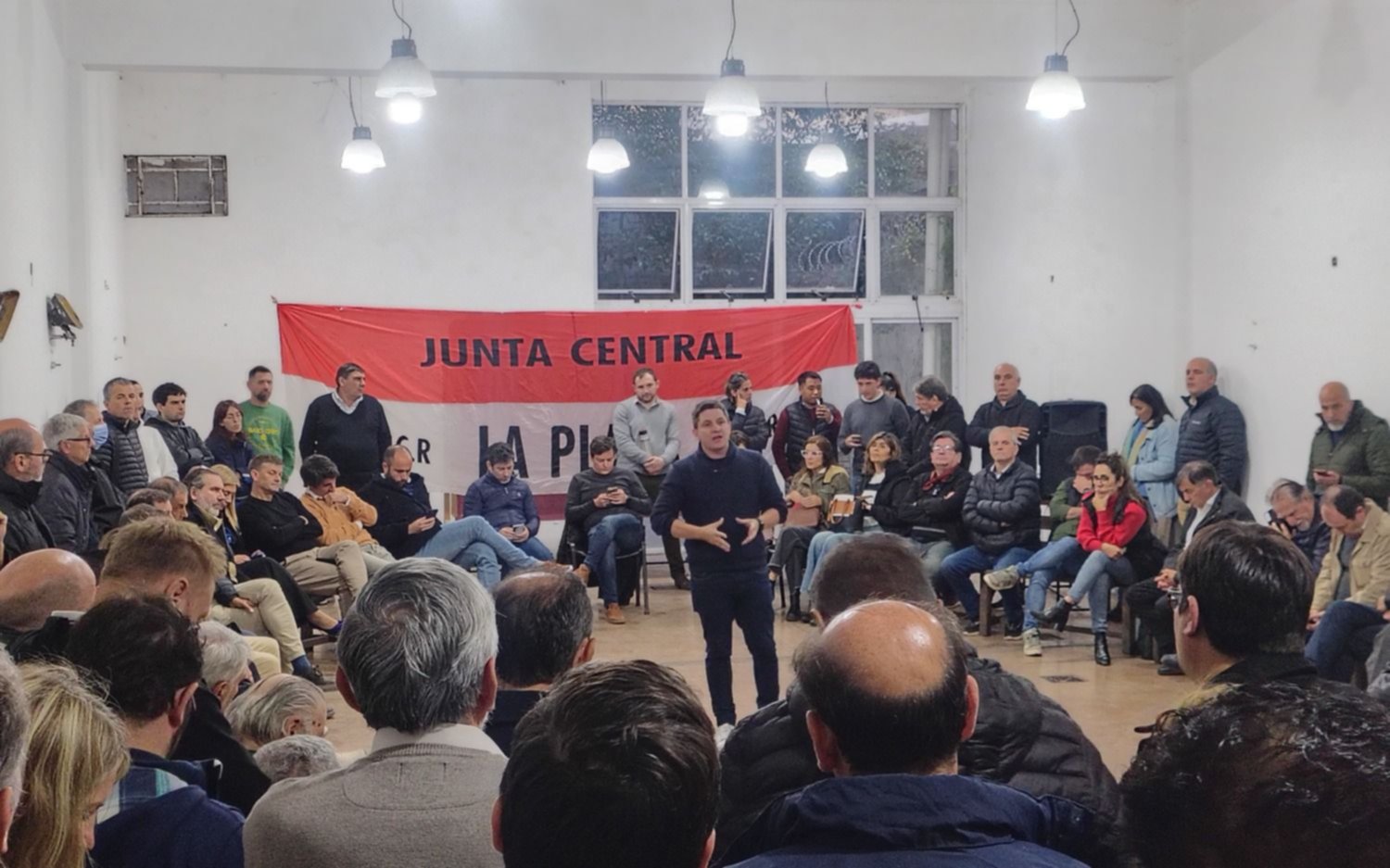 En La Plata, plenario y debate en busca del “centro”