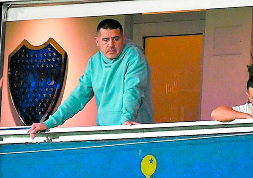 Arde Boca: sin horizonte y con Riquelme en la mira